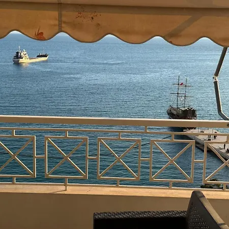 Beachfront 2 Bedrooms アパート Sarandë