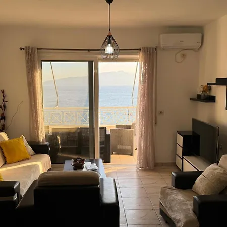 Beachfront 2 Bedrooms 公寓 Sarandë