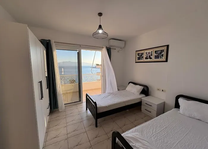Beachfront 2 Bedrooms Apartament *