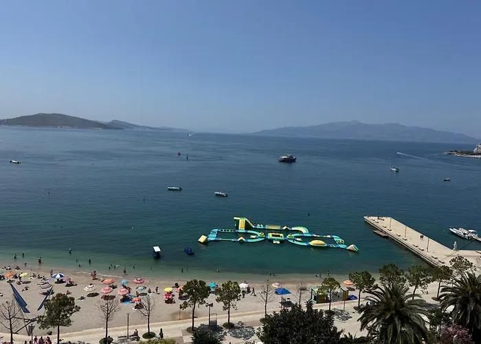 Beachfront 2 Bedrooms Apartament